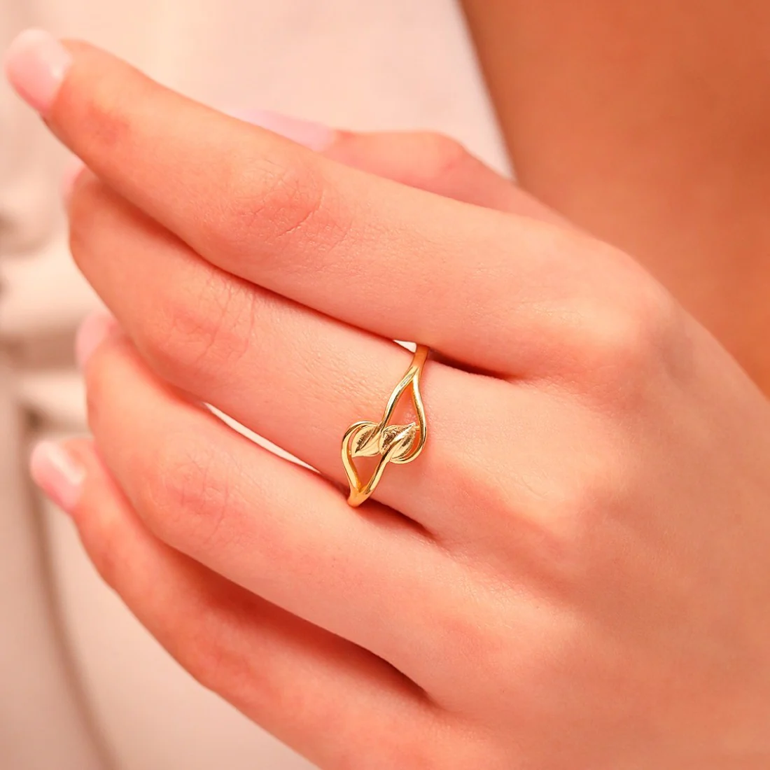 Golden Leafy Elegance 925 Sterling Silver Gold-Plated Women's Ring (Adjustable) - Image 2