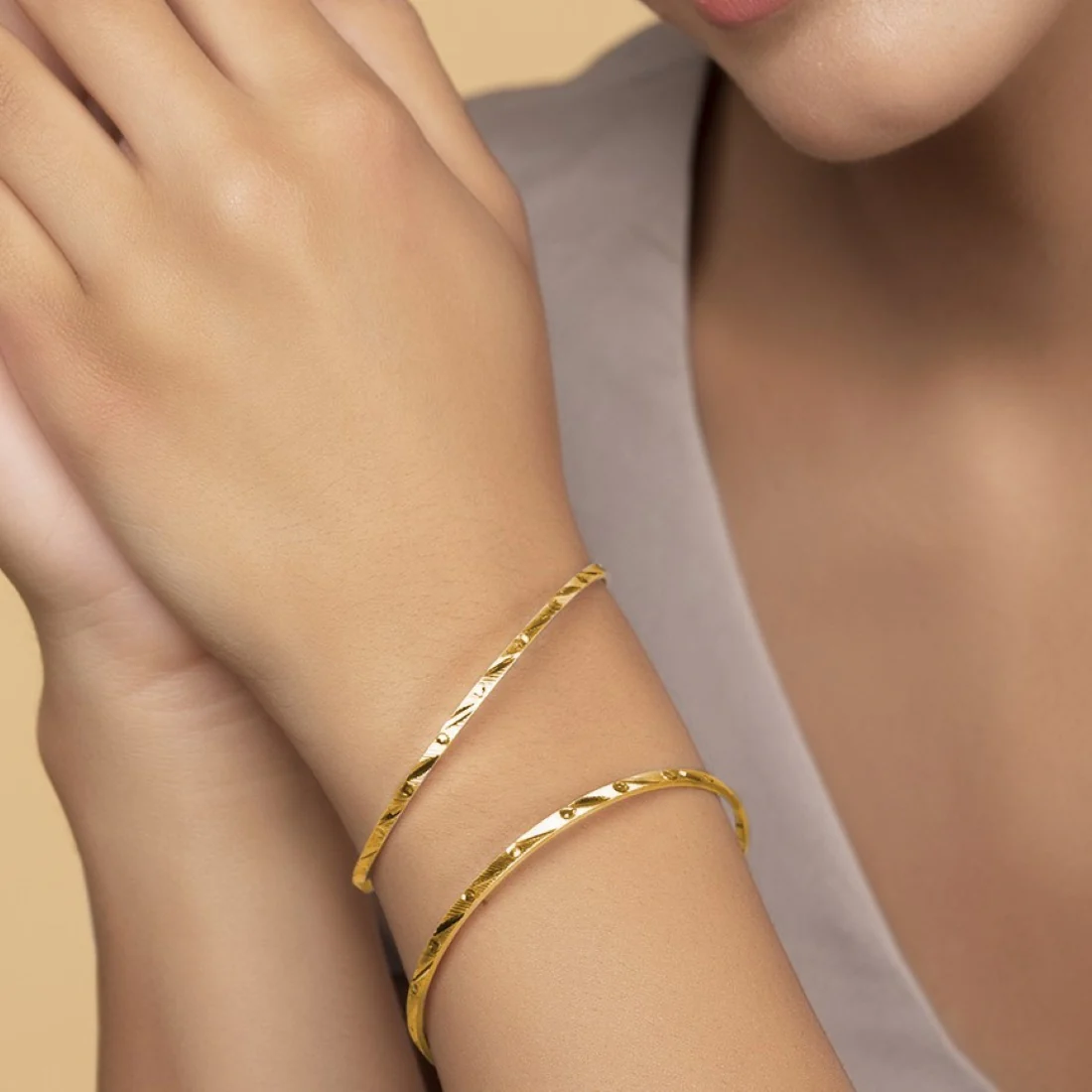 Golden Radiance: 925 Sterling Silver Women's Bangle - Image 2