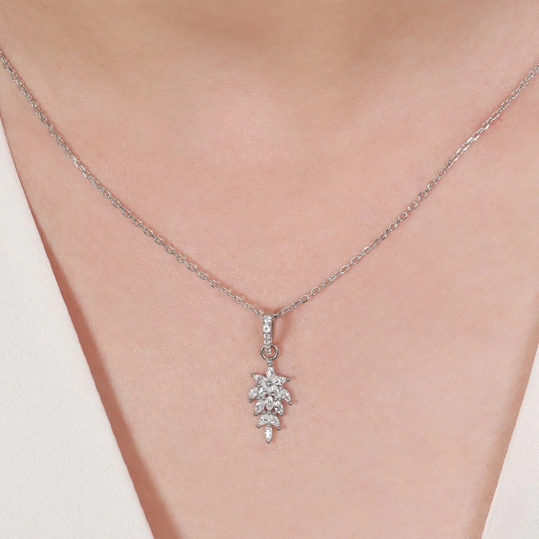 Luminous Leaf Whispers 925 Sterling Silver Rhodium-Plated Leaf Necklace - Image 2