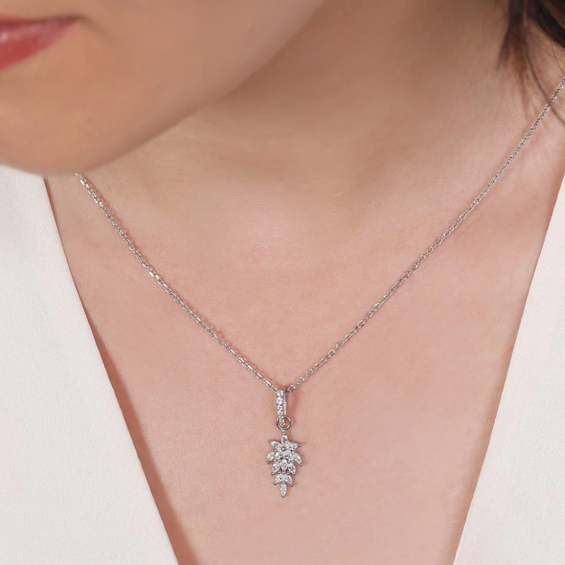 Luminous Leaf Whispers 925 Sterling Silver Rhodium-Plated Leaf Necklace - Image 3