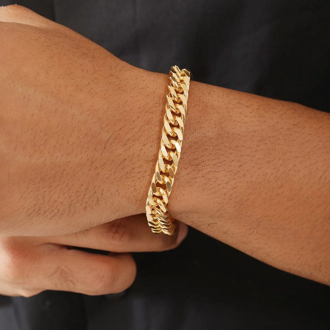 Golden Elegance Men's Curb Chain Bracelet - Image 3