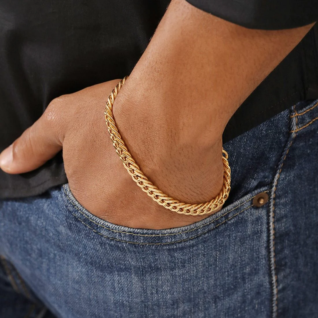Golden Elegance Men's Curb Chain Bracelet - Image 4