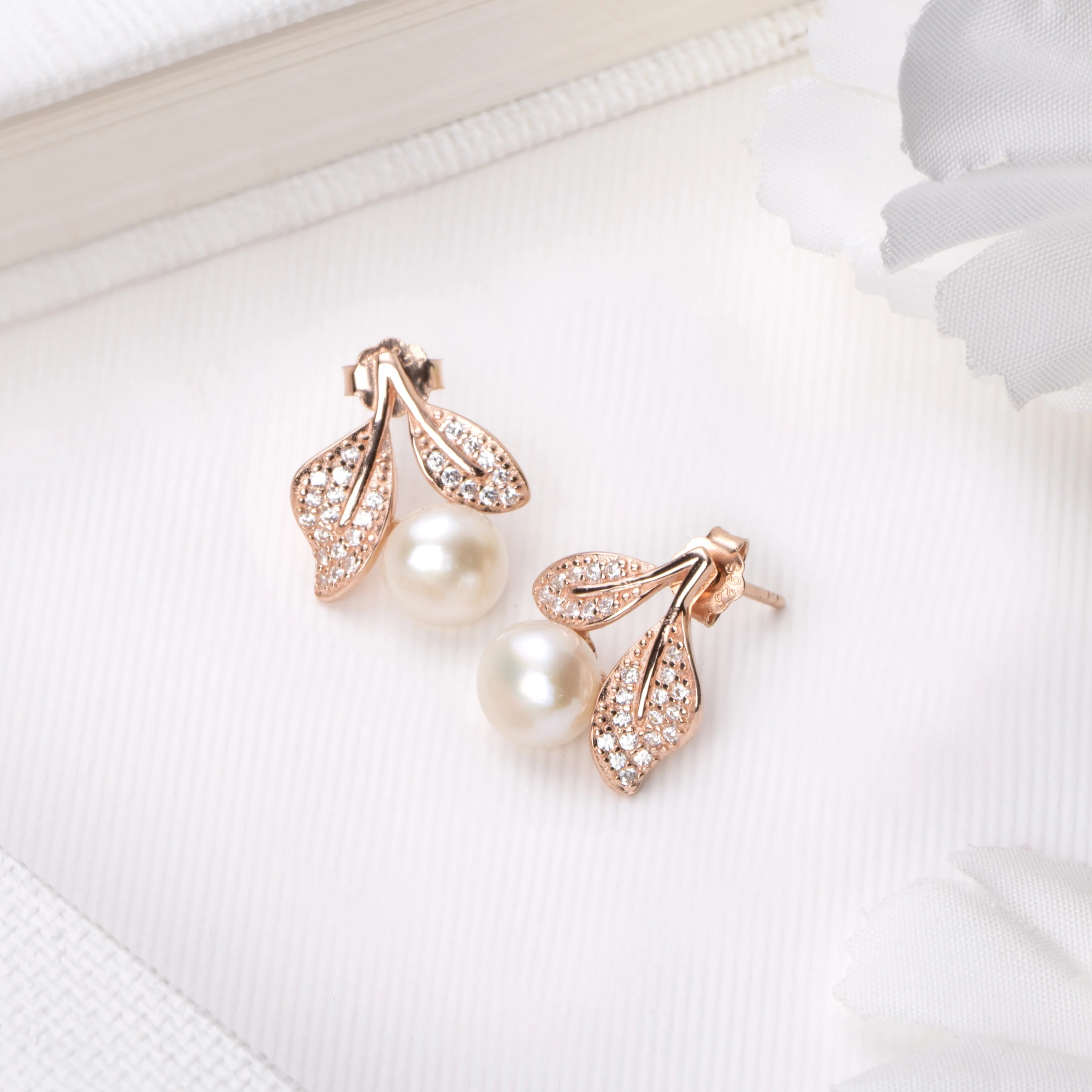 Pearl Elegance Rose Gold-Plated CZ & Freshwater Pearl 925 Sterling Silver Earrings