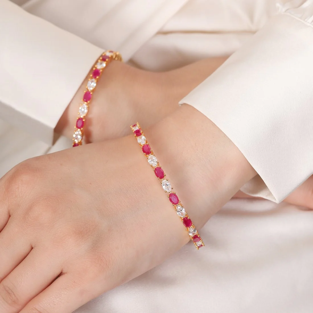 Radiant Elegance Gold-Plated Bangle in 925 Sterling Silver - Image 2