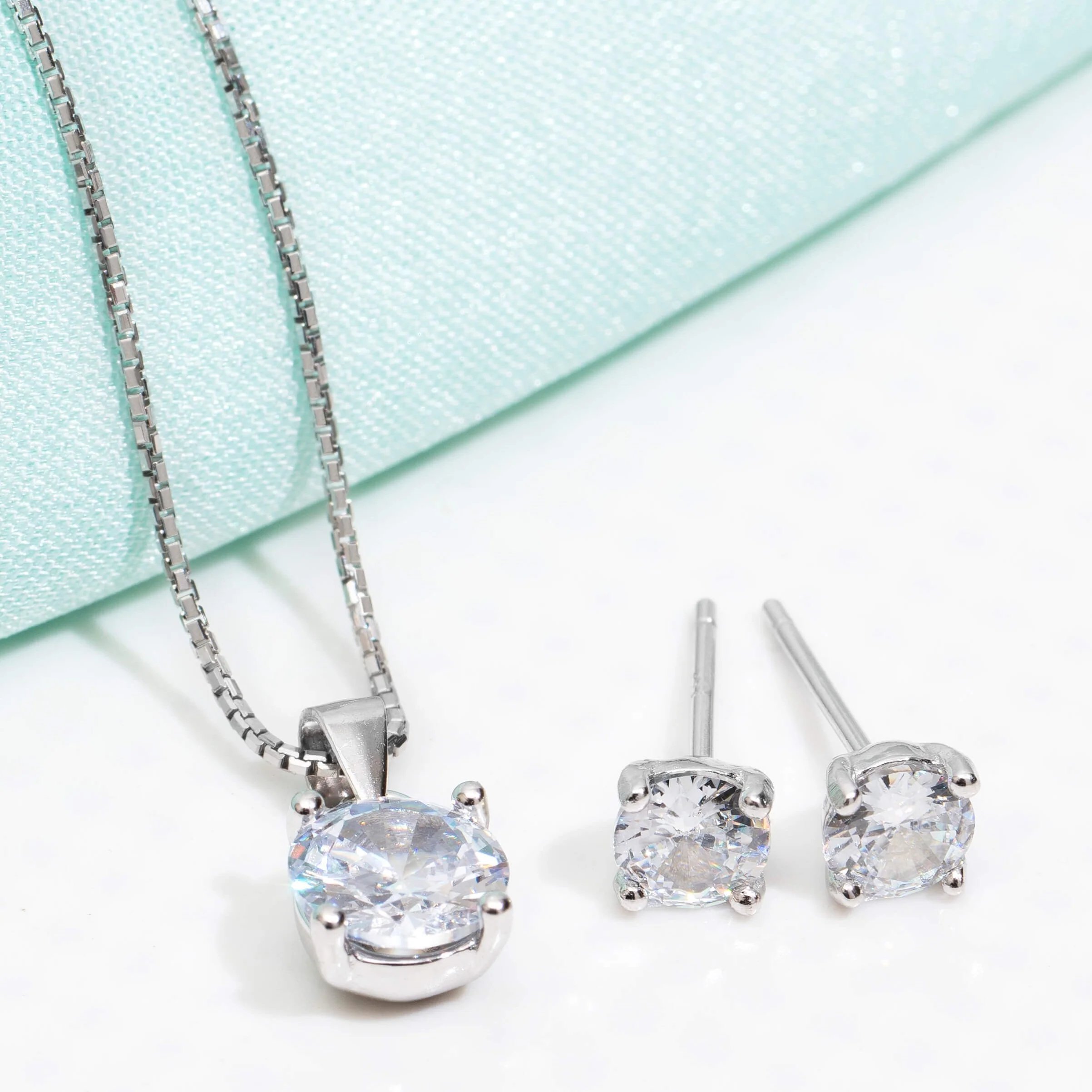 Sensational Solitaire Rhodium Plated 925 Sterling Silver Jewellery Set - Image 7