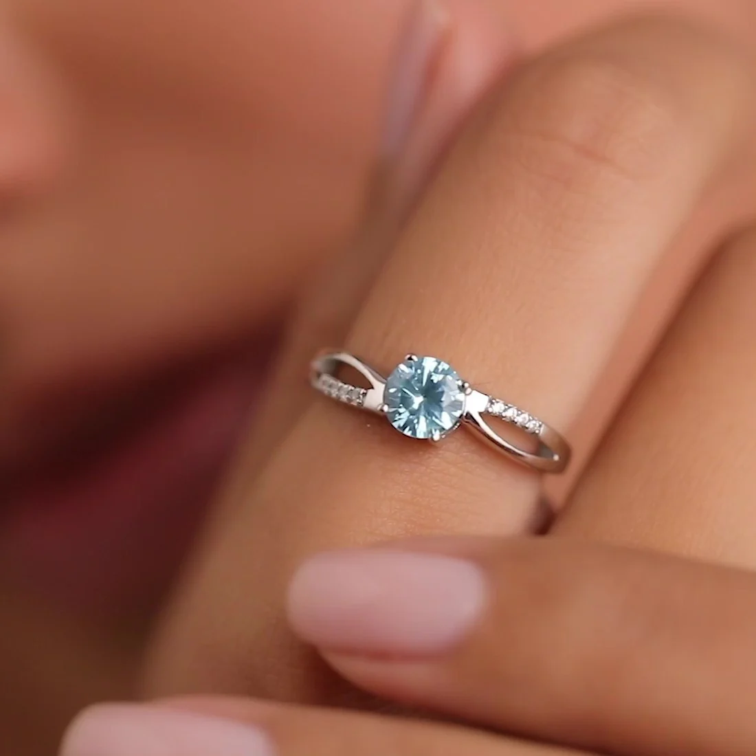 Sparkling blue CZ Rhodium Plated 925 Sterling Silver Adjustable Ring - Image 2